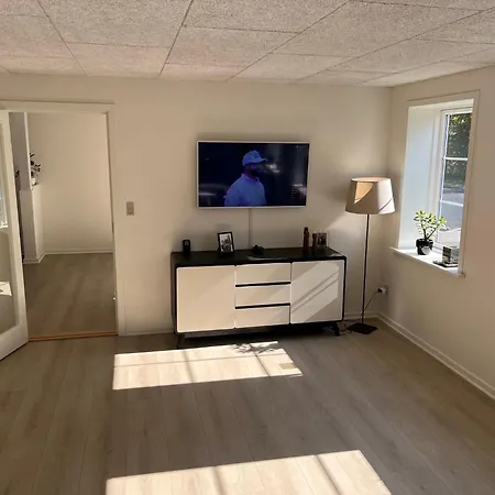Nyrenoveret Hus Til 2 Personer Lejlighed *