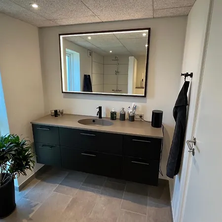 Nyrenoveret Hus Til 2 Personer Lejlighed Arre